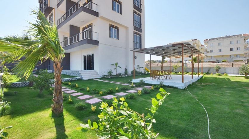 Modern 1-Bedroom Holiday Home