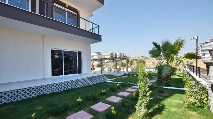 Modern 1-Bedroom Holiday Home