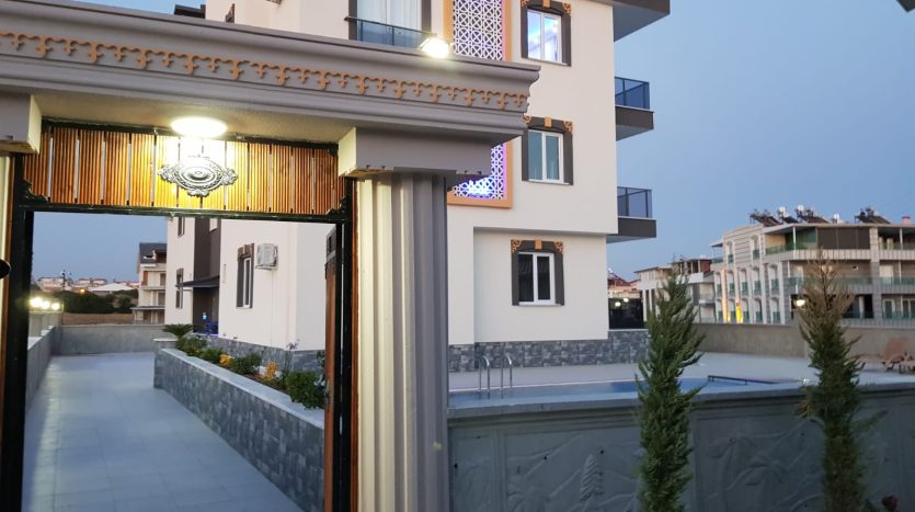 Modern 1-Bedroom Holiday Home