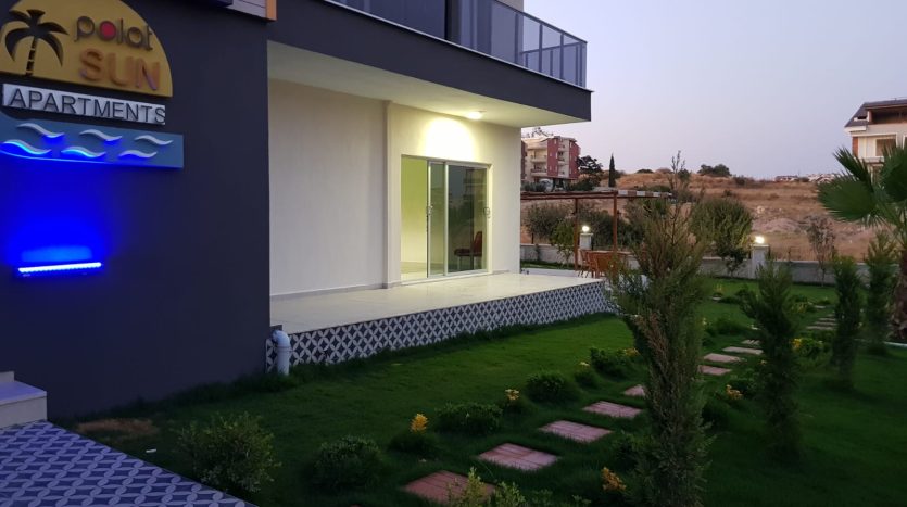 Modern 1-Bedroom Holiday Home