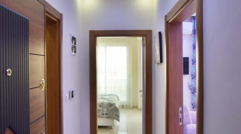 Modern 1-Bedroom Holiday Home