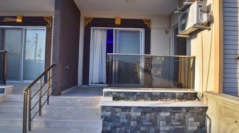 Modern 1-Bedroom Holiday Home
