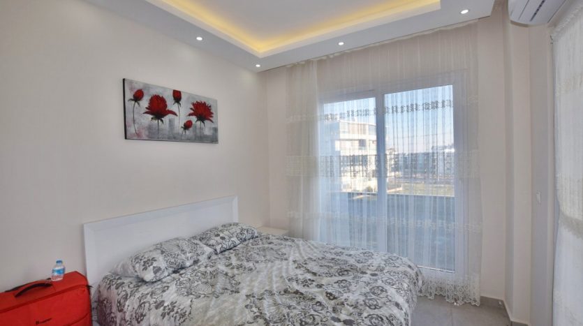 Modern 1-Bedroom Holiday Home