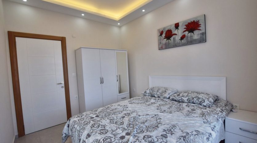 Modern 1-Bedroom Holiday Home