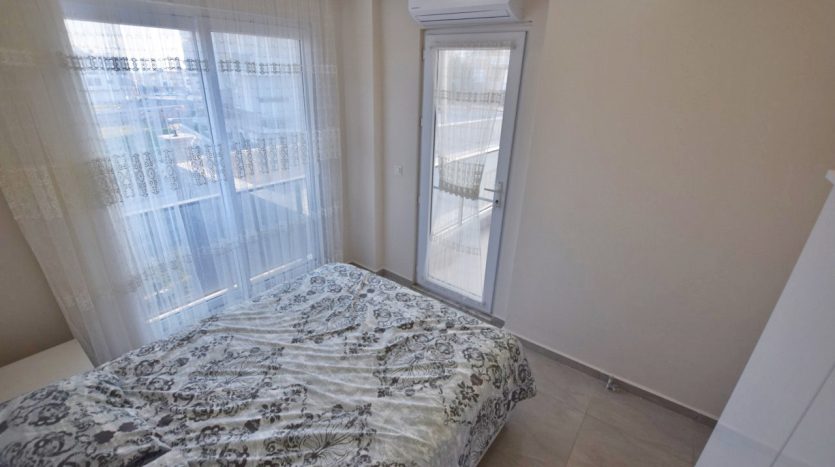 Modern 1-Bedroom Holiday Home