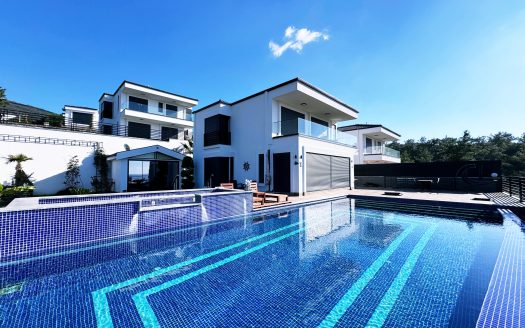 Prestigious Seaview Villa In Akbuk