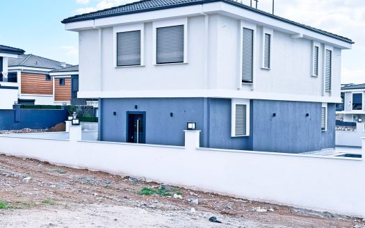 Luxury 3-Bed Semi-Detached Villa For Sale in Altinkum