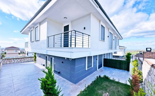 Modern 3-Bed Semi-Detached Villa For Sale in Altinkum