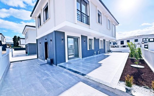 Luxury 3-Bed Semi-Detached Villa For Sale in Altinkum
