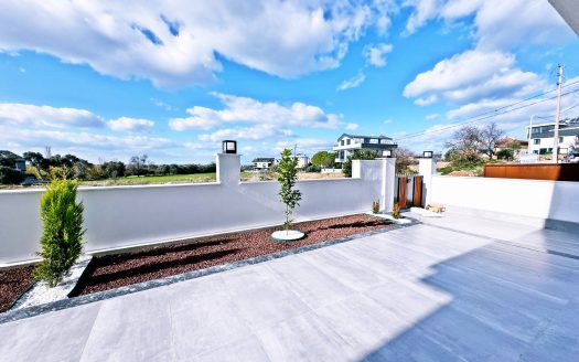 Luxury 3-Bed Semi-Detached Villa For Sale in Altinkum