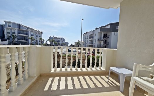 2-Bedroom Apartment in a Complex with Pool – Only 1 km to Altinkum Beach