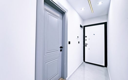 Brand New Front-Facing Apartment in a Prestigious Boulevard Location